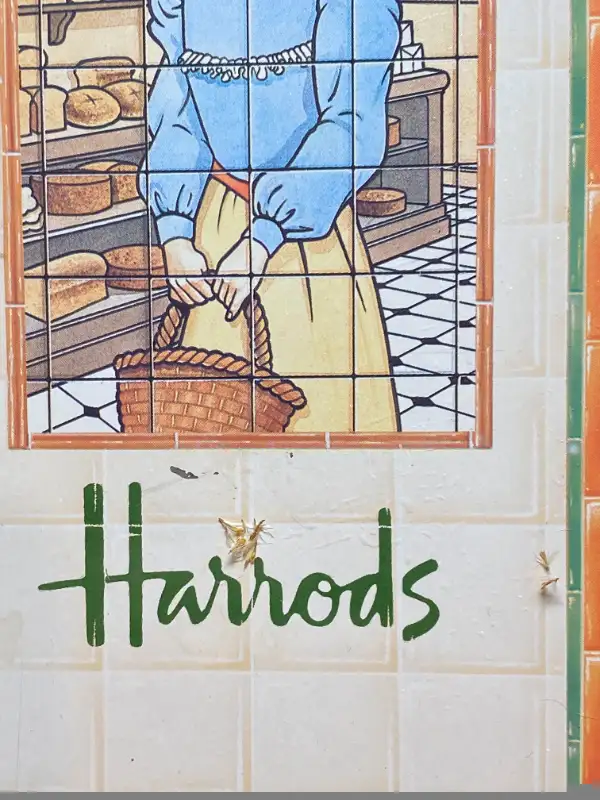 Harrods 1984 Shortbread Tin Box in Arts & Collectibles in Vancouver - Image 5