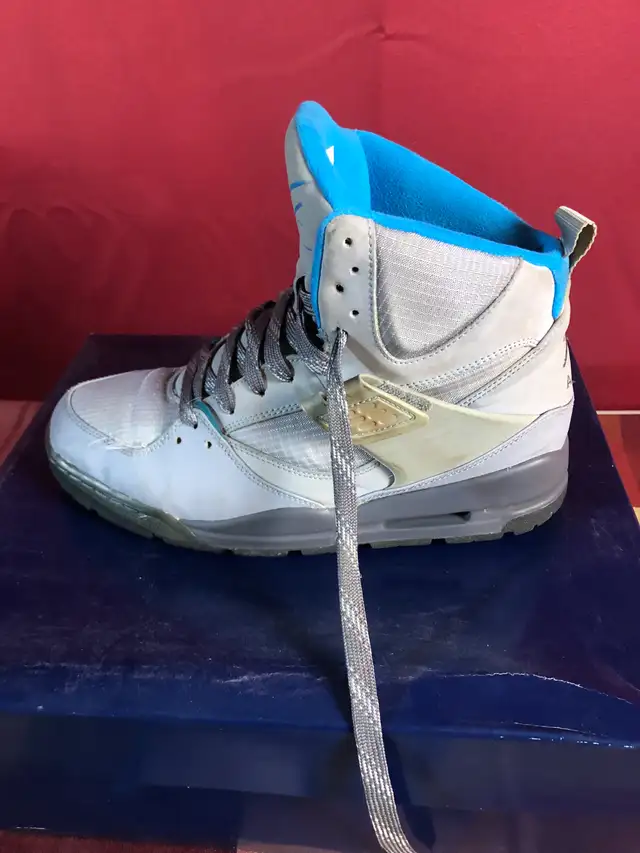 Air Jordan Flight 45 Trek Winterized - Wolf Grey/University Blue in Men's Shoes in Oakville / Halton Region - Image 8