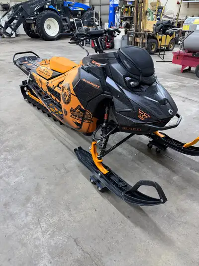 2024 Rotax 850cc Summit Expert TurboR 154 with 3” lug track in perfect condition. Warrenty to 11/3/2...