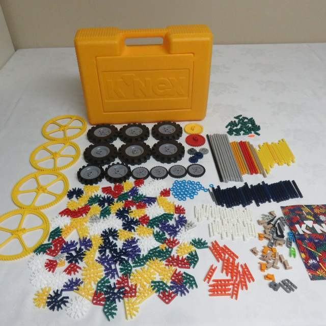 K'NEX Hard Carrying Case W/369 Pieces Yellow Vintage in Toys & Games in Red Deer - Image 3