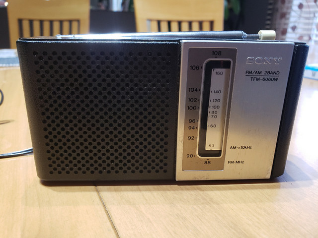 Radio portatif Sony "vintage" dans Appareils électroniques  à Ville de Montréal