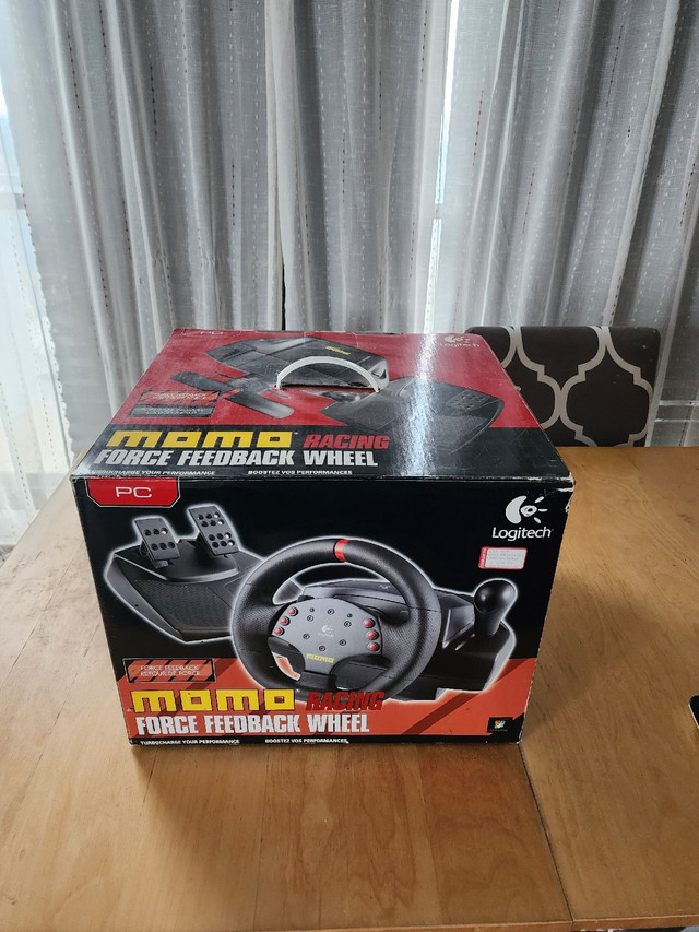 Logitech MOMO Racing Force Feedback Steeling wheel and Pedal set dans Autre  à Longueuil/Rive Sud