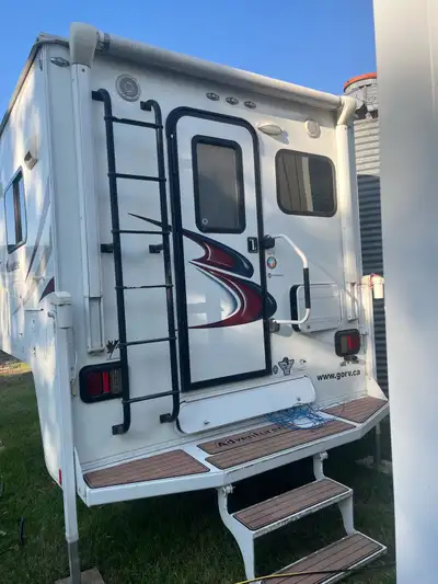 2014 adventurer 86fb Will fit on 6.5 ft and 8ft box Ac Electric jacks Electric awning Fast guns tie...