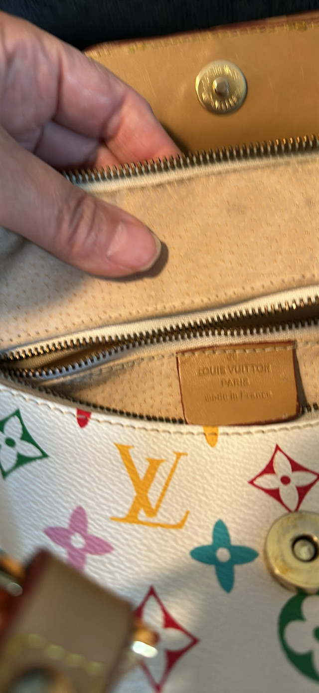 Purse LV in Women's - Bags & Wallets in Delta/Surrey/Langley - Image 3