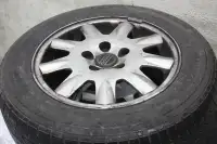 4 bons pneus montrés sur mags 185/60 R14 ideal pour printemps