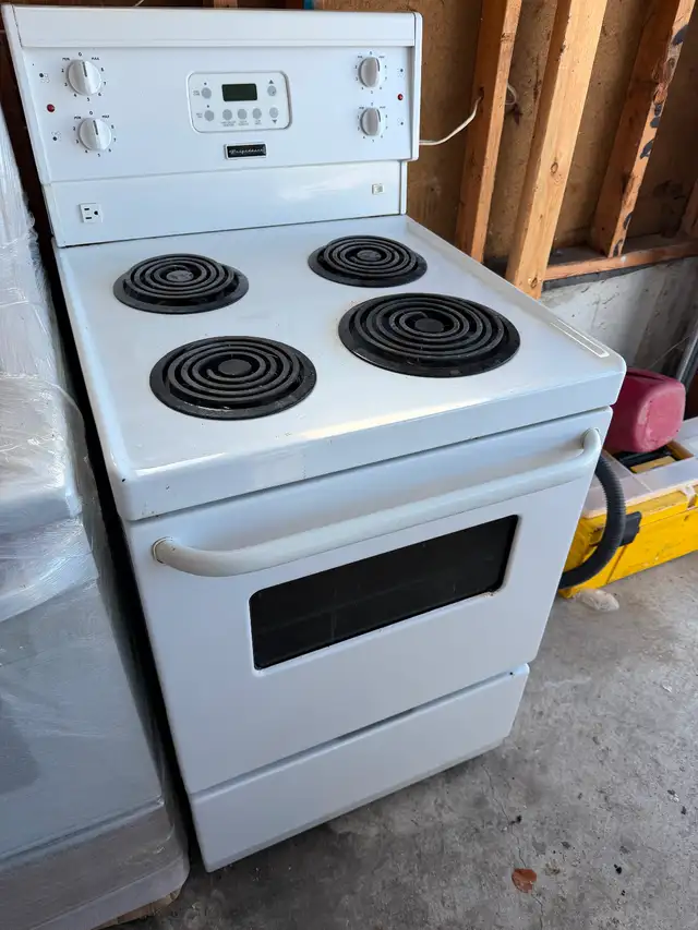 24 inch Frigidaire apartment size stove in Stoves, Ovens & Ranges in Barrie - Image 6