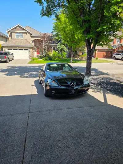 2007 SLK 350. It is a hardtop convertible and a fun roadster in extremely good shape. As second owne...