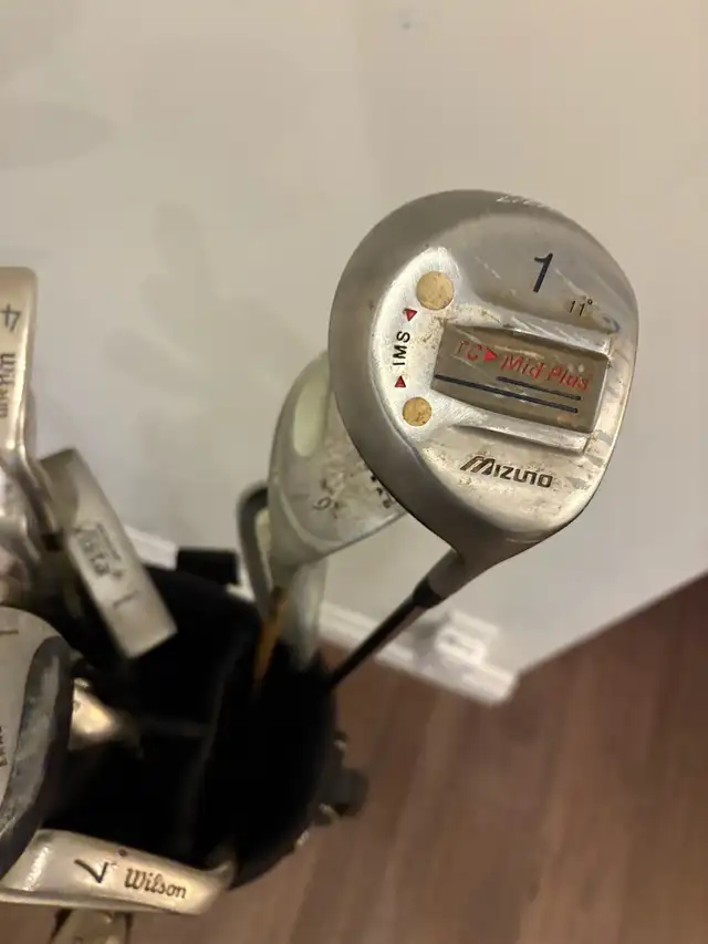 women’s right handed golf clubs and bag  in Golf in Guelph - Image 3