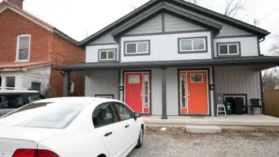 Immaculate 3BR Semi with Backyard & Parking — Prime St. Catharin