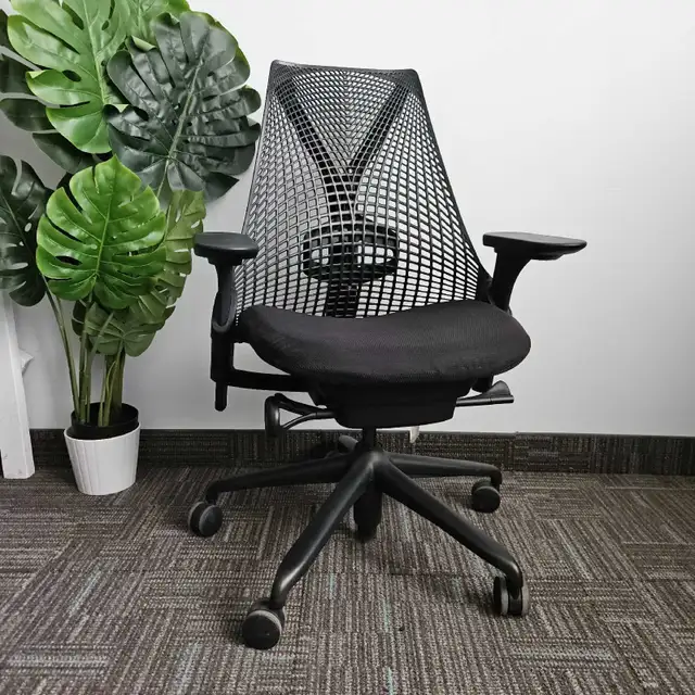 Herman Miller sayl Ergonomic office chair in Chairs & Recliners in City of Toronto - Image 2