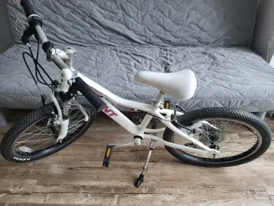 White Giant kids bike, View more