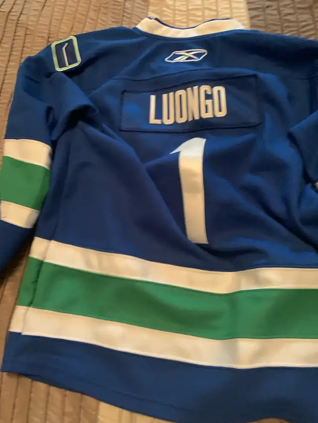 Canuck jersy63234654601987121
