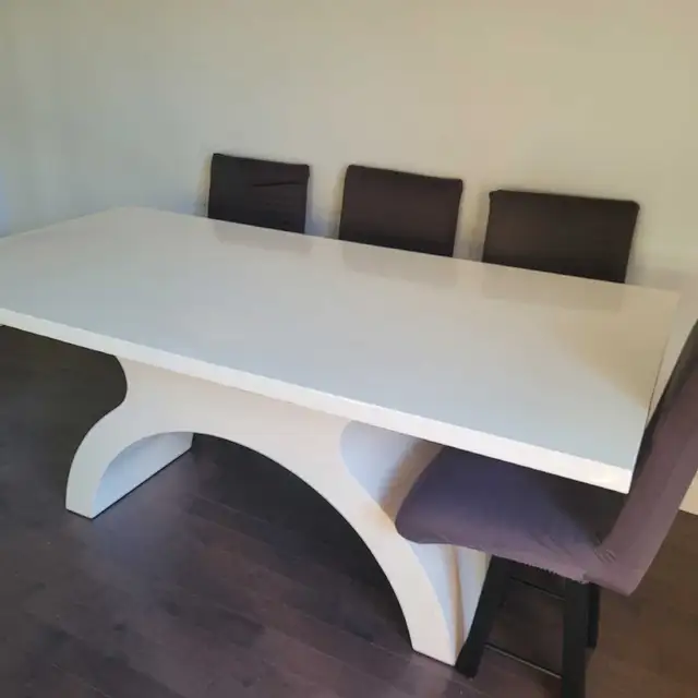dinning table  in Dining Tables & Sets in Windsor Region - Image 4