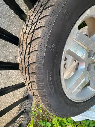 Set de 4 pneus sur jantes en bonne condition. Etaient sur Dodge Caliber 2010 T 5145892937