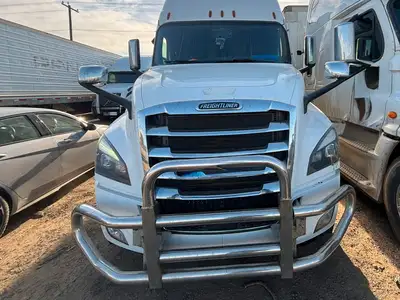 LEASE TAKEOVER 2021 FREIGHTLINER CASCADIA 860,000 kms on it Well maintained Lease until Feb 2028 Ser...