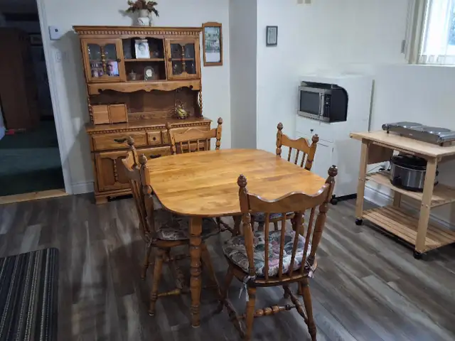 dining room set in Dining Tables & Sets in Moncton - Image 4