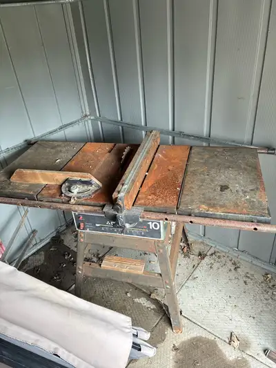 Older delta table saw in good shape.