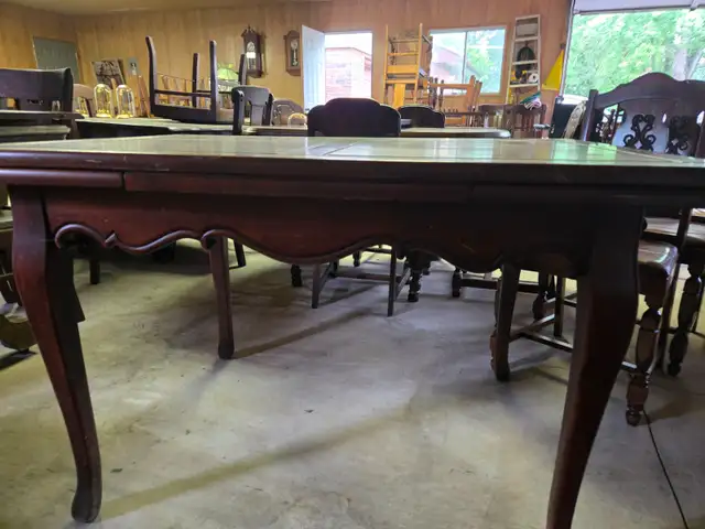 dining room table in Dining Tables & Sets in Hamilton - Image 7