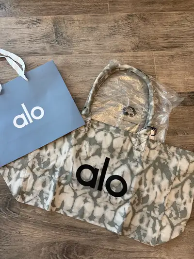 Alo Yoga shopping bag authentic new, View more
