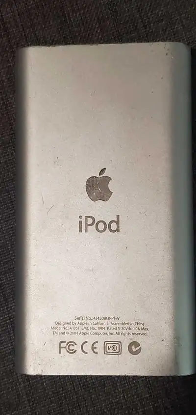 Listen to your favourite tunes on this used Apple iPod, a classic portable media player. The iPod ha...