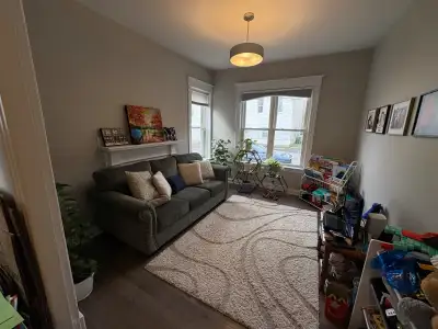 We have a really nice 2 bedroom apartment available on Princess Street. The apartment is large, brig...