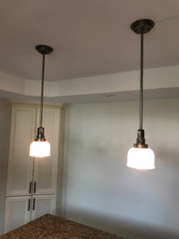 LAMPES de cuisine  - ilot (2)  – plafond (1)