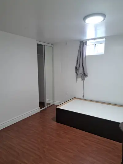 Private room in basement apartment (Warden & Lawrence avenue)