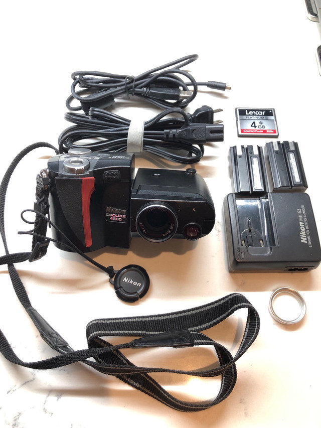 Nikon Coolpix 4500 Digital Camera Set in Cameras & Camcorders in Markham / York Region