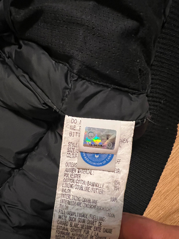 Authentic kids Canada goose winter jacket - pick up in aurora in Kids & Youth in Markham / York Region - Image 3