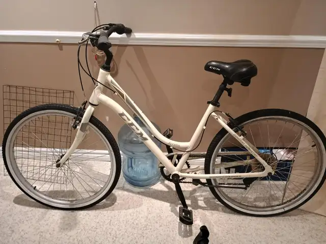 Great Lady leasure road bike in Road in Ottawa - Image 3