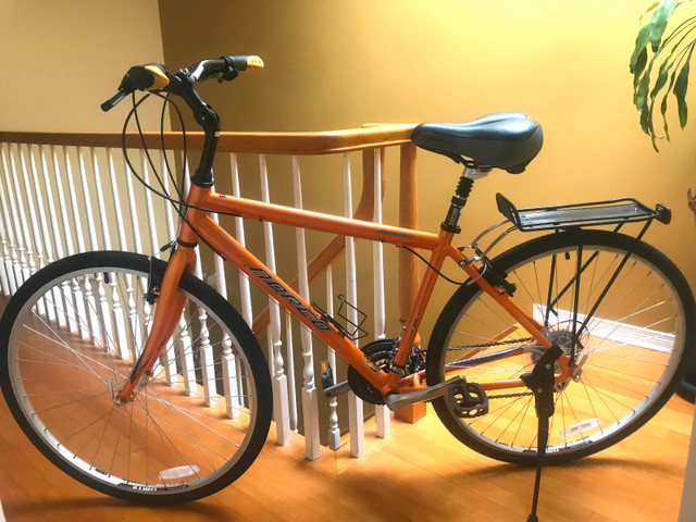 Vélo hybride Norco Rideau aluminium, comme neuf, léger dans Randonnée, ville et hybrides  à Ville de Montréal - Image 2