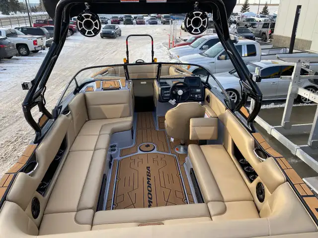 2022 Moomba Max Surfboat in Powerboats & Motorboats in Edmonton - Image 5