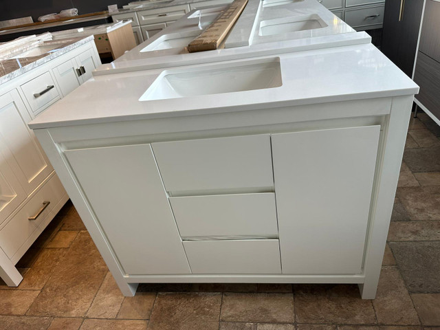 BRAND NEW 42" Vanity in White with White Marble Top in Dressers & Wardrobes in Oakville / Halton Region - Image 2