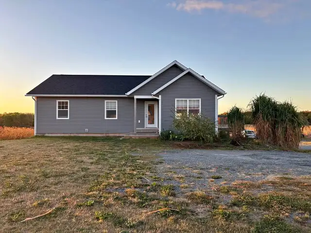 For Rent- 3 Bedroom-Top Unit of over/under Duplex Avail. Oct.1