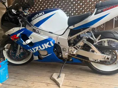 2001 Suzuki gsx-r 750. Perfect condition. Has dyno jet commander 2 computer and sport headers and a...