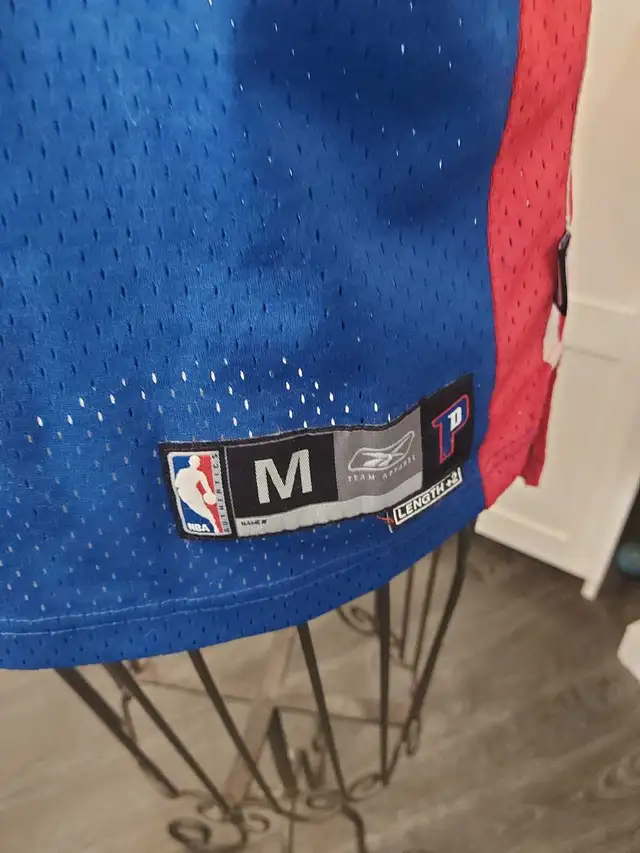 Detroit pistons youth jersey Wallace medium  in Basketball in Calgary - Image 3