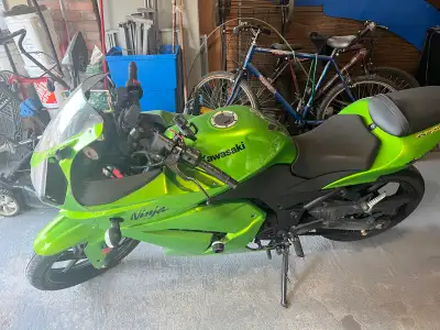 2012 Ninja 250 Candly Lime Green Has a dent on tank and some minor scrapes. Fairings were replaced s...