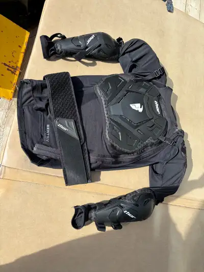 Wore 3 three times. Practically new. Great breathability Zipper is smooth to operate. Size: Adult L/...