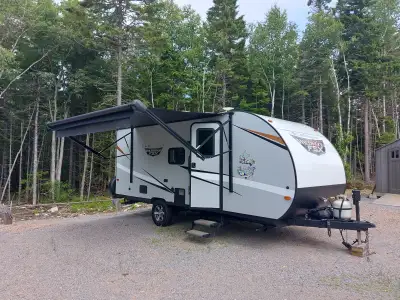 Excellent condition. 4000 lbs. Easily towed with midsize SUV. Very clean/No pets. 12 ft slide gives...