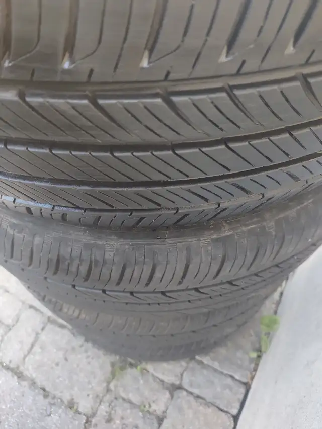215-55R16x4 Hankook Kinergy GT Summer Tires. Excellent Condition