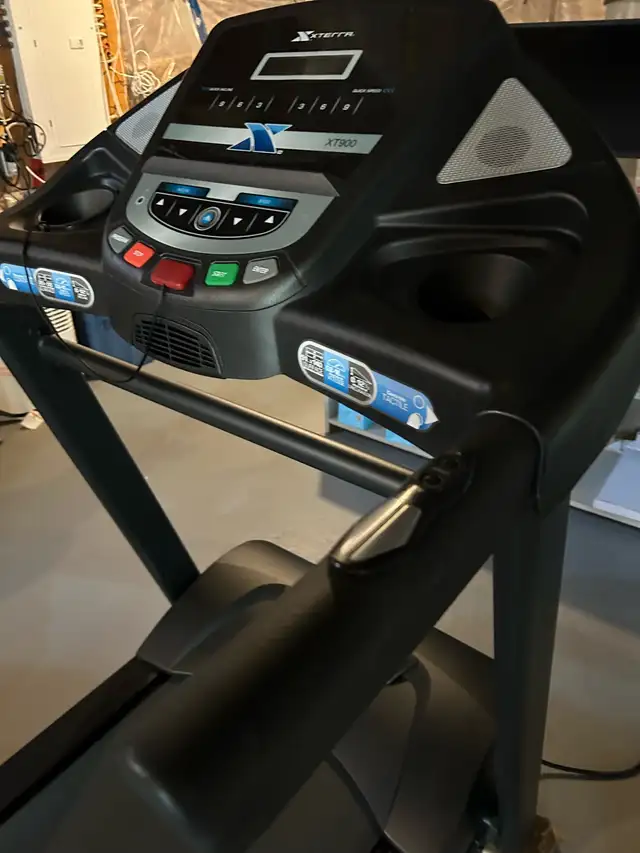Xterra XT 900 Folding Treadmill  in Exercise Equipment in Markham / York Region - Image 2