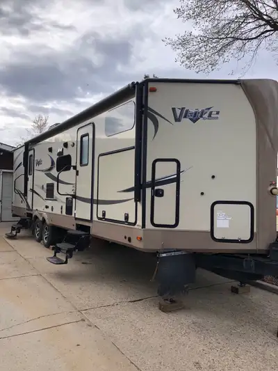 2018 V-Lite Flagstaff RV Travel Trailer 30WTBSK Well maintained single owner trailer. $39,000 34.7 f...