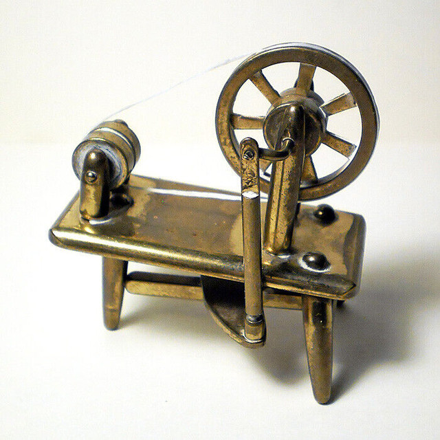 Vintage Solid Brass Spinning Wheel With Foot Pedal Works in Arts & Collectibles in City of Toronto - Image 2