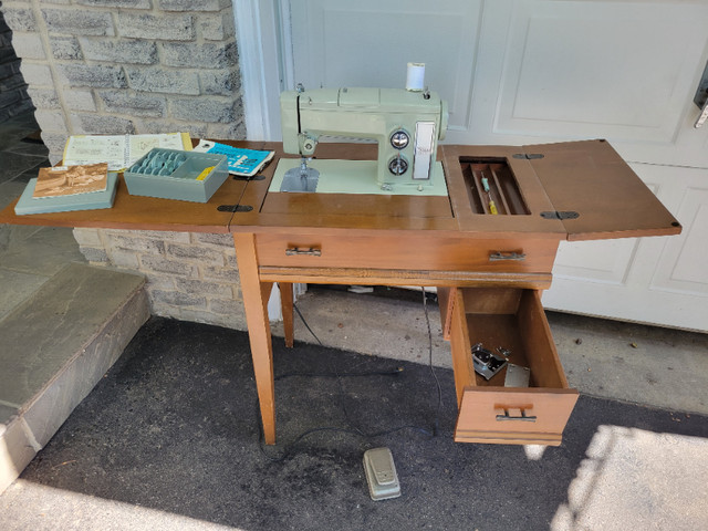 Kenmore 1755 Twin Needle Sewing Machine in Hobbies & Crafts in Oakville / Halton Region