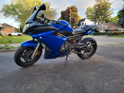2009 Yamaha FZ6R Cosmetic damage on right side. 46547km Message on app or text: 6472787616