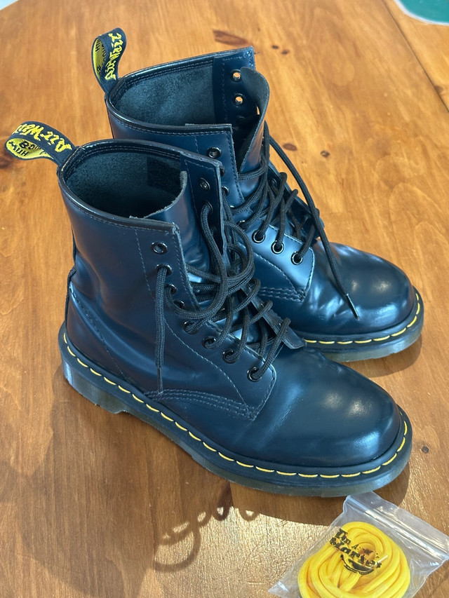 DR. MARTENS - Navy 1460 Smooth Leather Boots - Size 37 - 6 US dans Femmes - Chaussures  à Longueuil/Rive Sud - Image 4