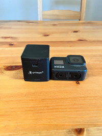 Gopro hero 8 black with 3 extra batteries 