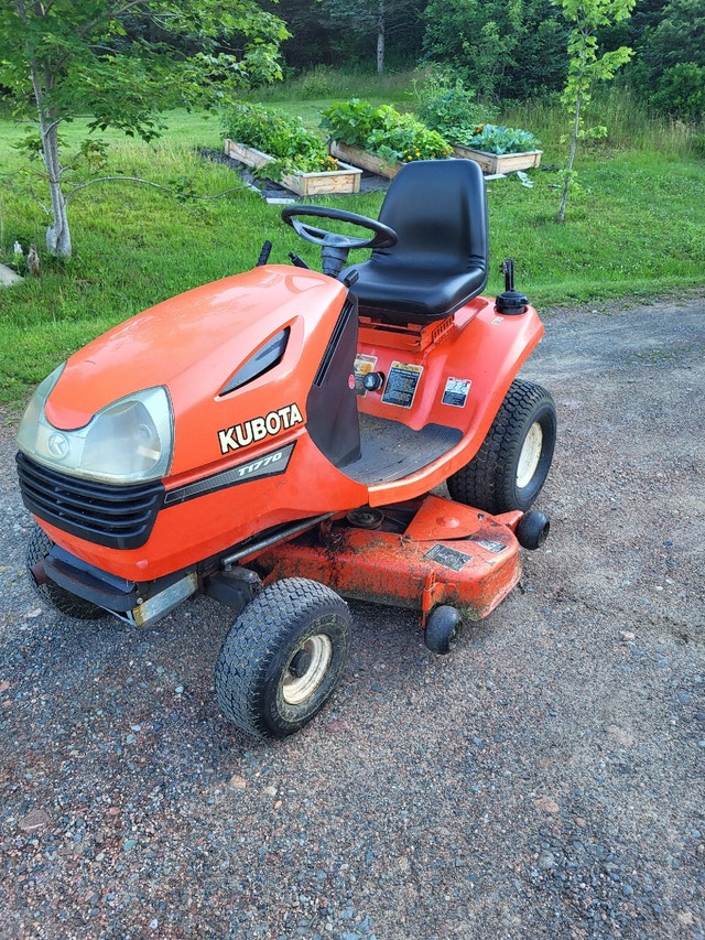 Kubota T1770 lawn tractor Lawnmowers & Leaf Blowers Cape Breton