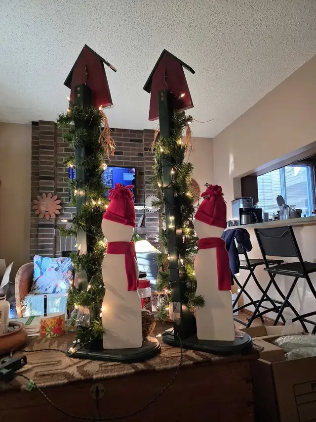 39 inch lited Christmas step statues  in Home Décor & Accents in Calgary - Image 4