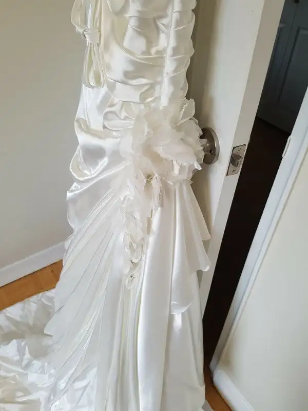 WEDDING DRESS (Size 6) --- Sottera + Midgley (ADORAE ROSE) in Wedding in Mississauga / Peel Region - Image 9